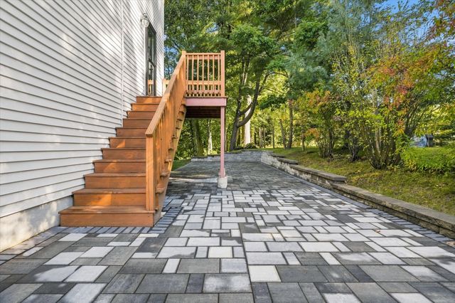 21 Pumpkin Lane, Tewksbury, MA 01876