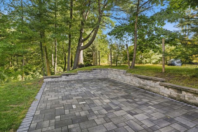 21 Pumpkin Lane, Tewksbury, MA 01876