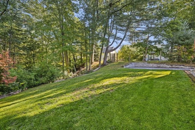 21 Pumpkin Lane, Tewksbury, MA 01876