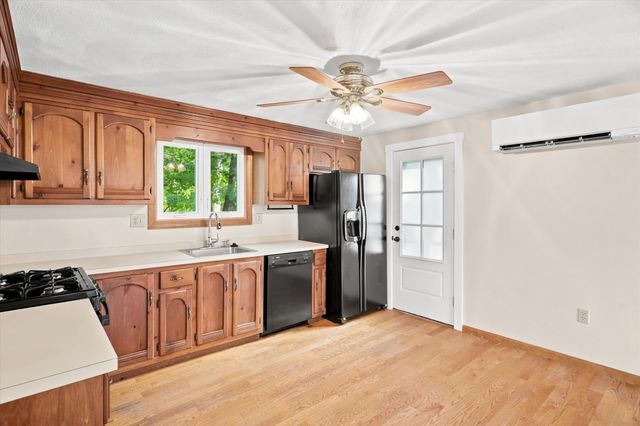 21 Pumpkin Lane, Tewksbury, MA 01876