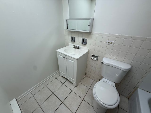 1128 Des Plaines Avenue 204, Forest Park, IL 60130