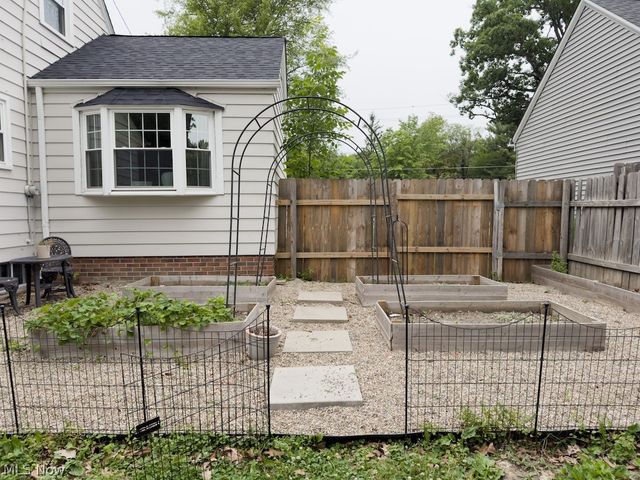 2350 Hillside Road, Seven Hills, OH 44131
