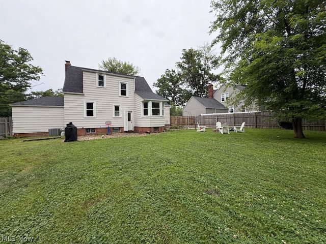 2350 Hillside Road, Seven Hills, OH 44131