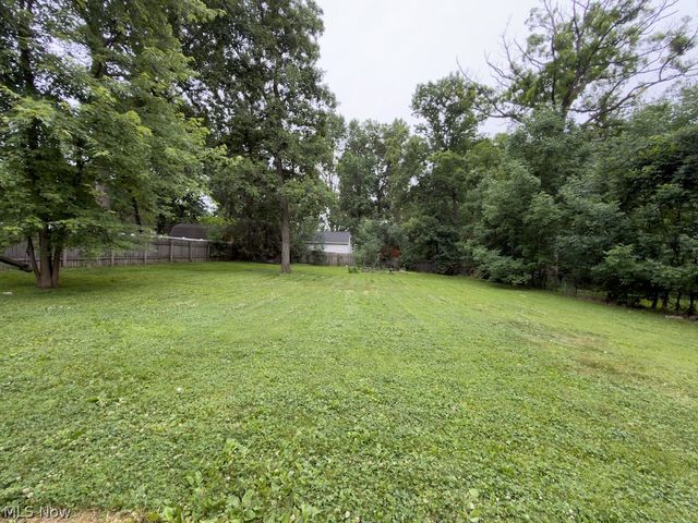 2350 Hillside Road, Seven Hills, OH 44131