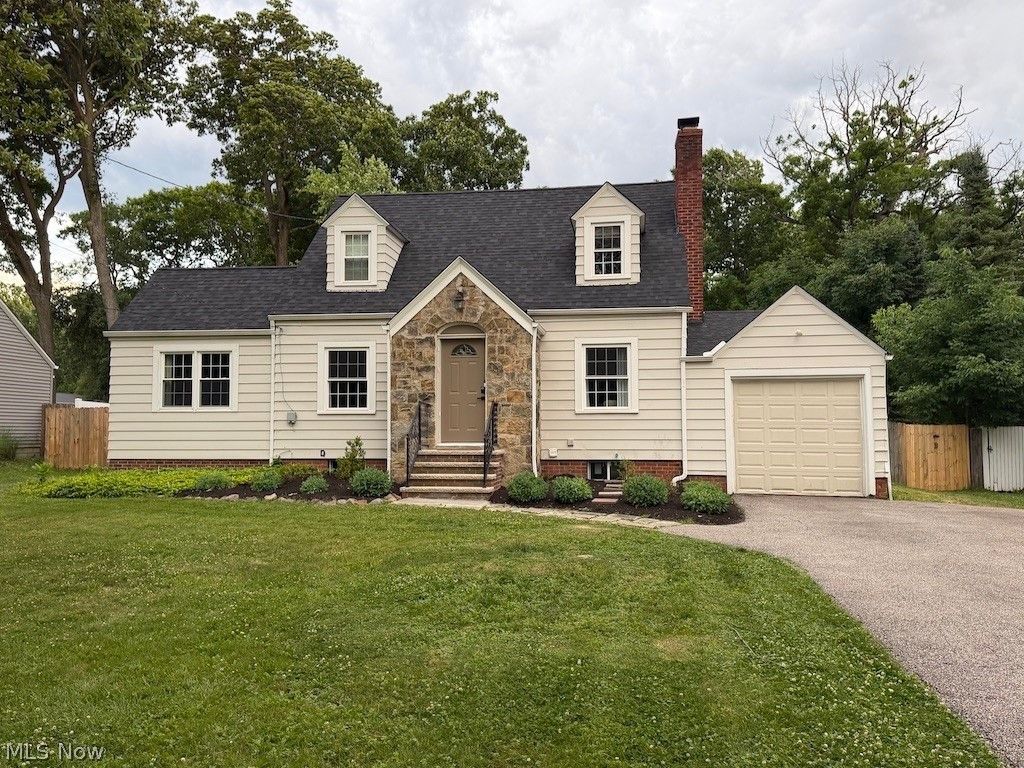 2350 Hillside Road, Seven Hills, OH 44131