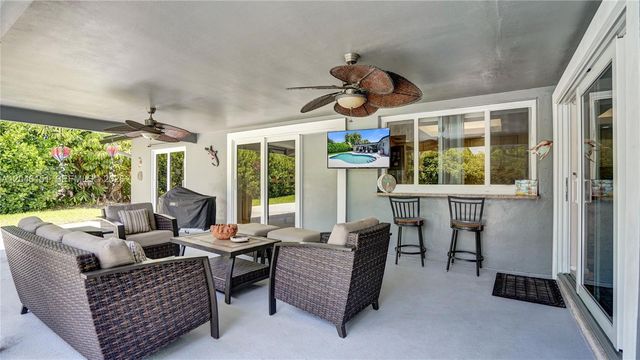 5581 SW 7th Street, Plantation, FL 33317