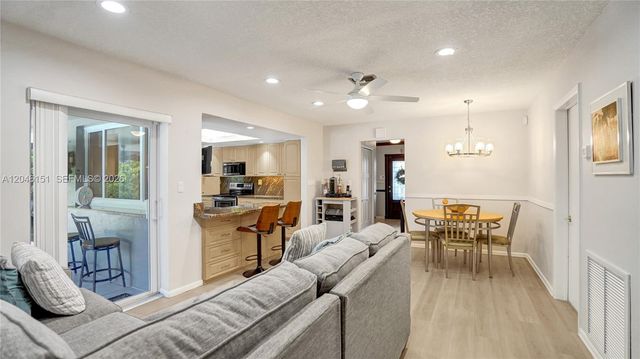5581 SW 7th Street, Plantation, FL 33317