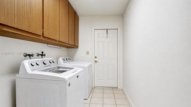 5581 SW 7th Street, Plantation, FL 33317