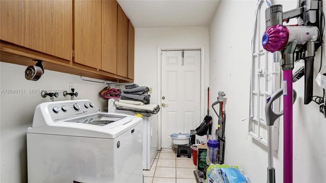 5581 SW 7th Street, Plantation, FL 33317