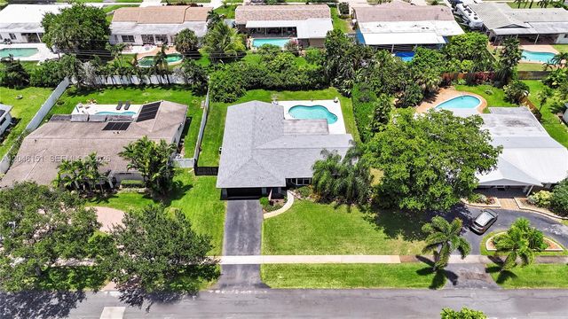 5581 SW 7th Street, Plantation, FL 33317