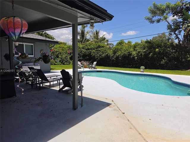 5581 SW 7th Street, Plantation, FL 33317