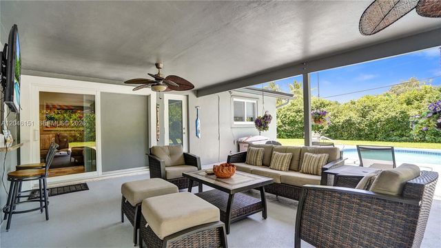 5581 SW 7th Street, Plantation, FL 33317