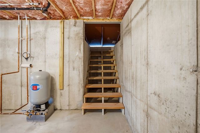 33 Cassidy Trail, Coventry, RI 02816