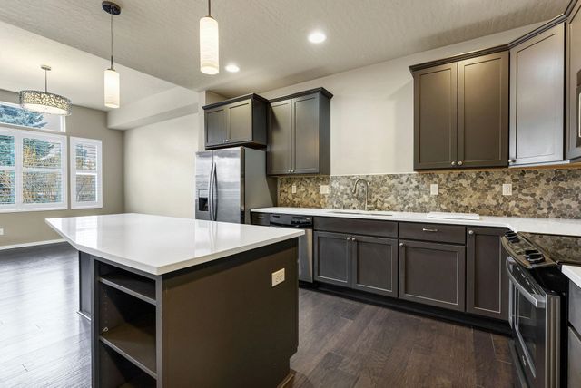 2121 W Bridge Ave, Spokane, WA 99201