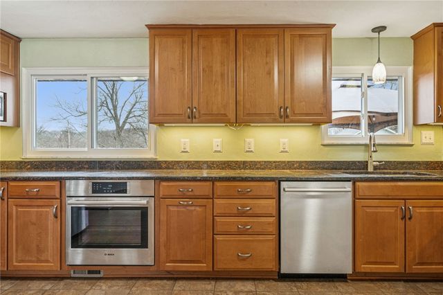 101 Stanton Dr, New Stanton, PA 15672