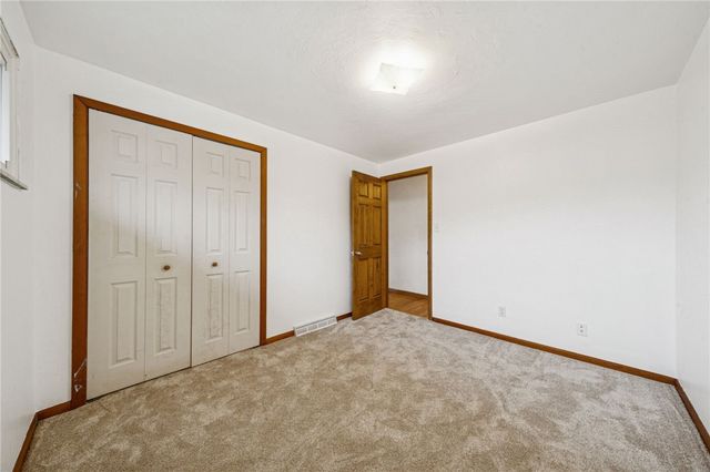 101 Stanton Dr, New Stanton, PA 15672