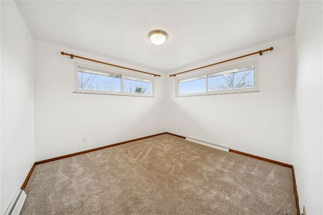 101 Stanton Dr, New Stanton, PA 15672