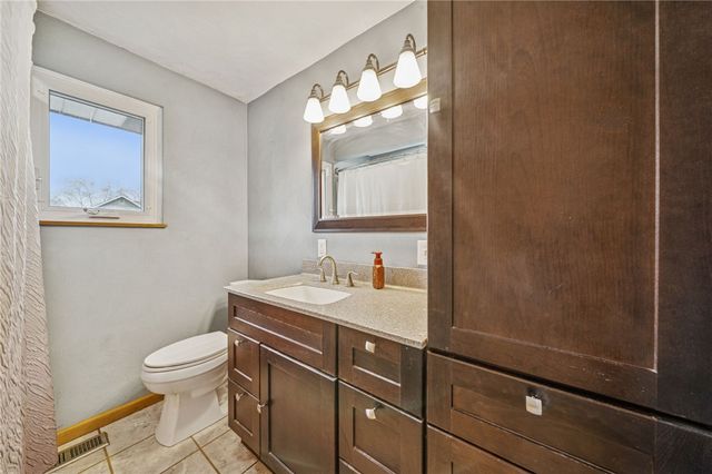 101 Stanton Dr, New Stanton, PA 15672