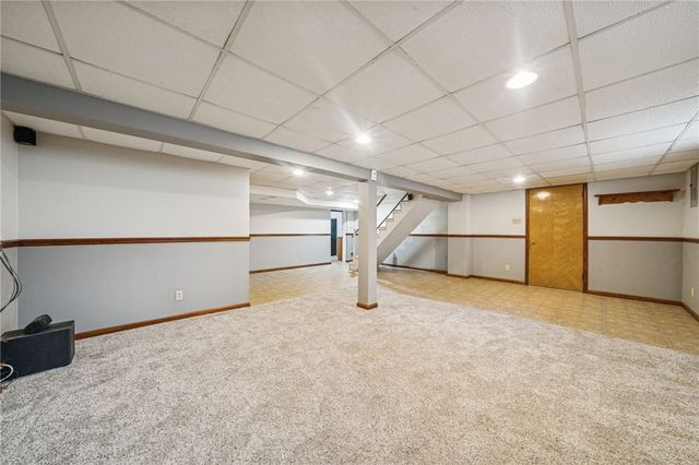 101 Stanton Dr, New Stanton, PA 15672