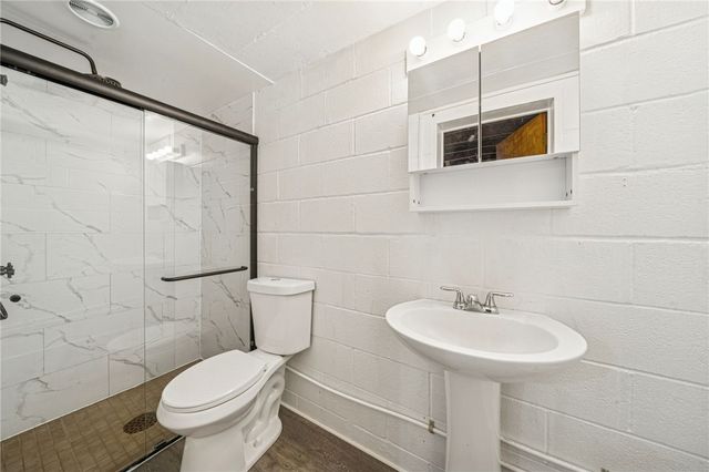 101 Stanton Dr, New Stanton, PA 15672