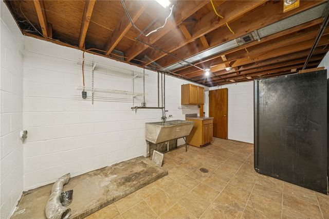 101 Stanton Dr, New Stanton, PA 15672