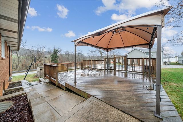 101 Stanton Dr, New Stanton, PA 15672