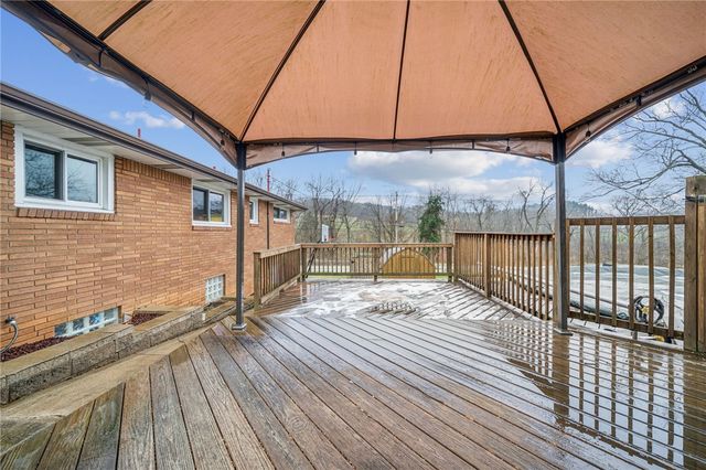 101 Stanton Dr, New Stanton, PA 15672