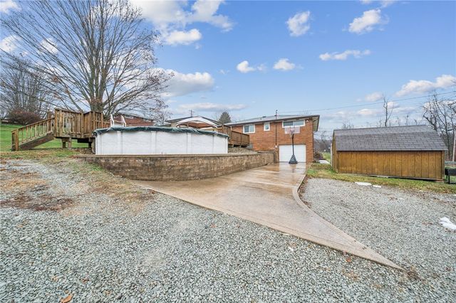 101 Stanton Dr, New Stanton, PA 15672