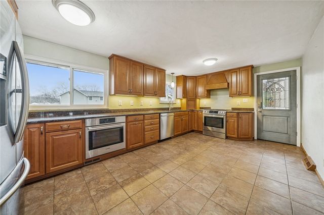 101 Stanton Dr, New Stanton, PA 15672