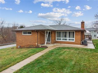 101 Stanton Dr, New Stanton, PA 15672