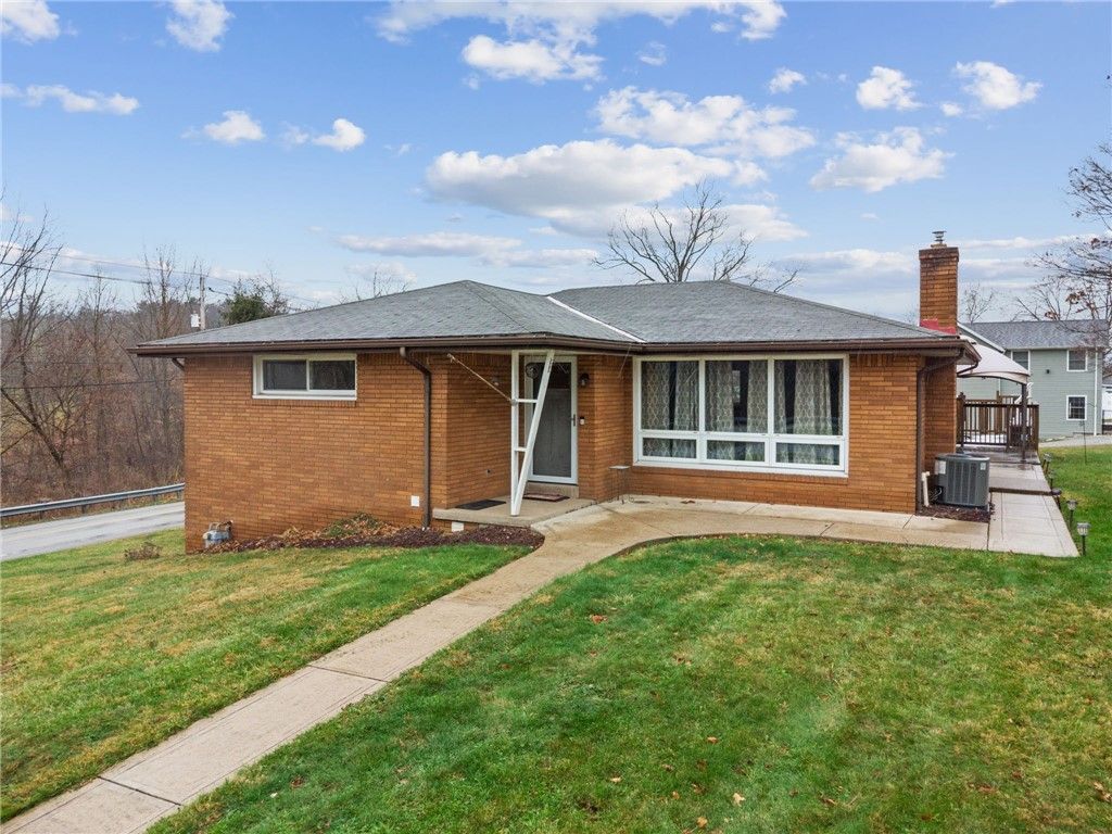 101 Stanton Dr, New Stanton, PA 15672