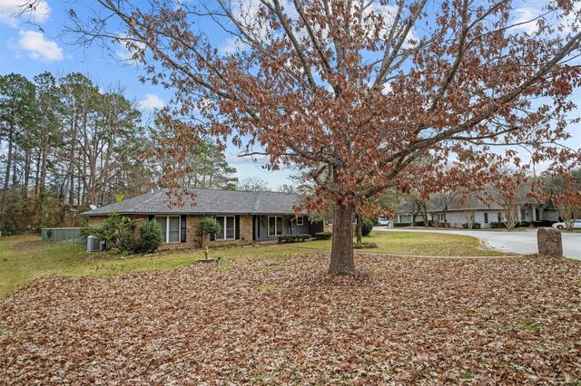 419 Trailwood Circle, Lufkin, TX 75904