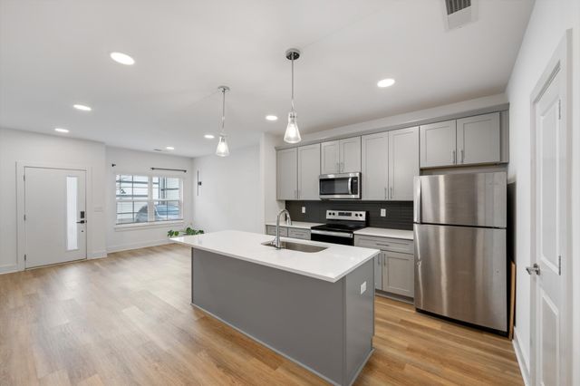 700 N DuPont Ave Apt 504, Madison, TN 37115