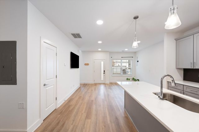 700 N DuPont Ave Apt 504, Madison, TN 37115