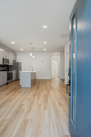 700 N DuPont Ave Apt 504, Madison, TN 37115