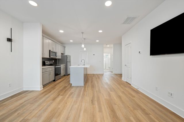 700 N DuPont Ave Apt 504, Madison, TN 37115