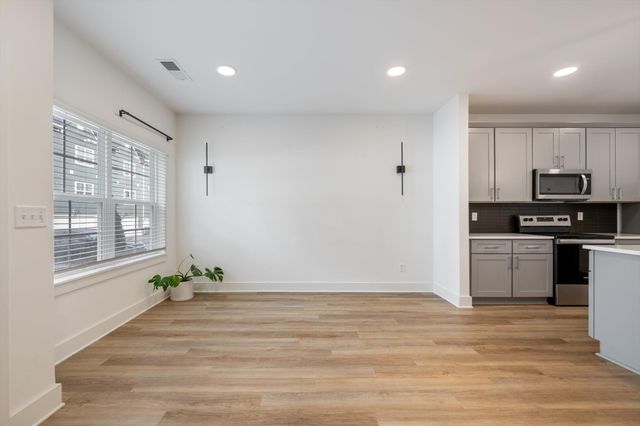 700 N DuPont Ave Apt 504, Madison, TN 37115