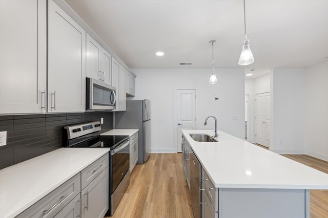 700 N DuPont Ave Apt 504, Madison, TN 37115