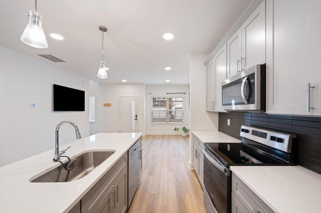 700 N DuPont Ave Apt 504, Madison, TN 37115