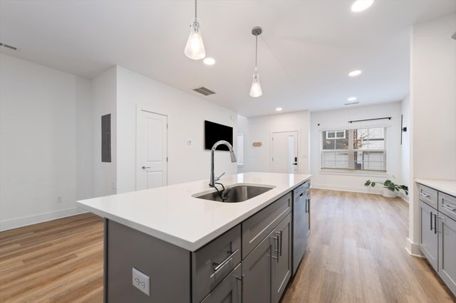 700 N DuPont Ave Apt 504, Madison, TN 37115