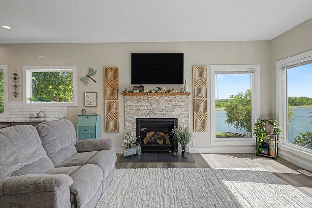 8109 Oak Ridge Drive, Dexter, IA 50070