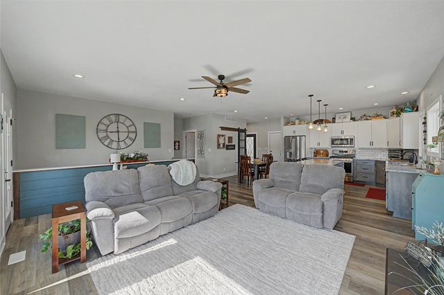 8109 Oak Ridge Drive, Dexter, IA 50070
