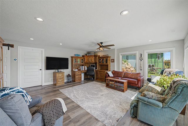 8109 Oak Ridge Drive, Dexter, IA 50070