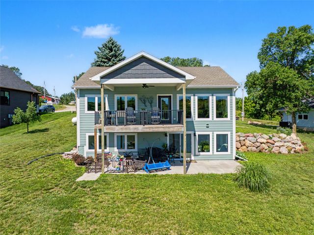 8109 Oak Ridge Drive, Dexter, IA 50070