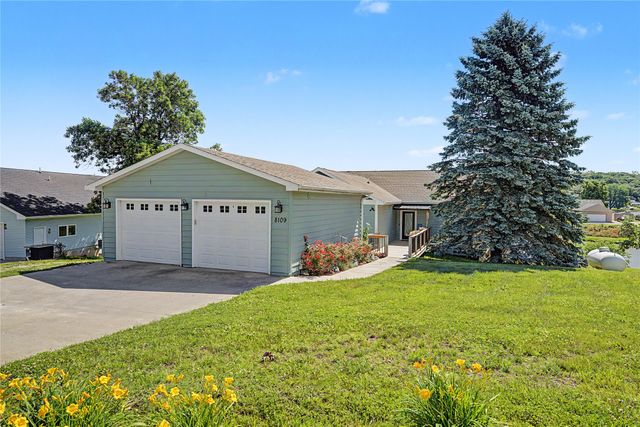 8109 Oak Ridge Drive, Dexter, IA 50070