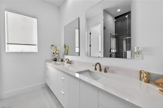 523 SW 23rd ST, Cape Coral, FL 33991