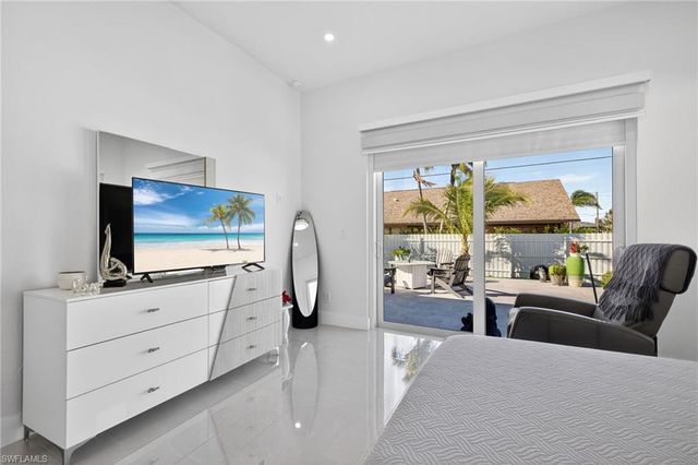 523 SW 23rd ST, Cape Coral, FL 33991