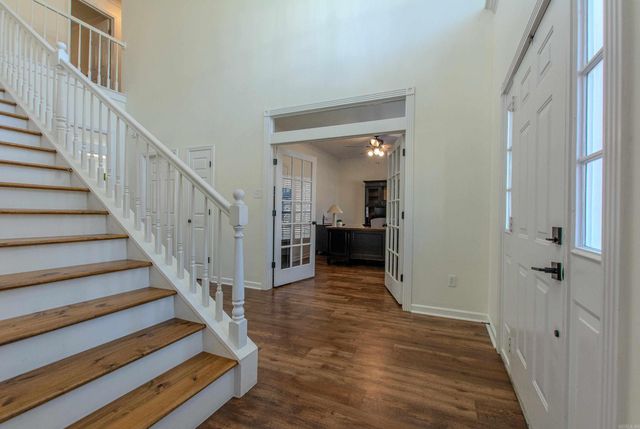 2015 Sawgrass Dr, Little Rock, AR 72212