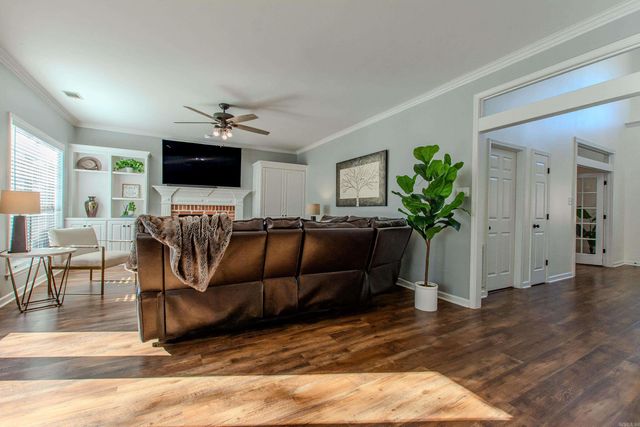 2015 Sawgrass Dr, Little Rock, AR 72212