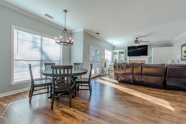 2015 Sawgrass Dr, Little Rock, AR 72212